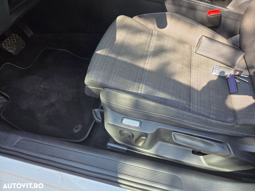 Volkswagen Passat 2.0 TDI SCR DSG Elegance - 9