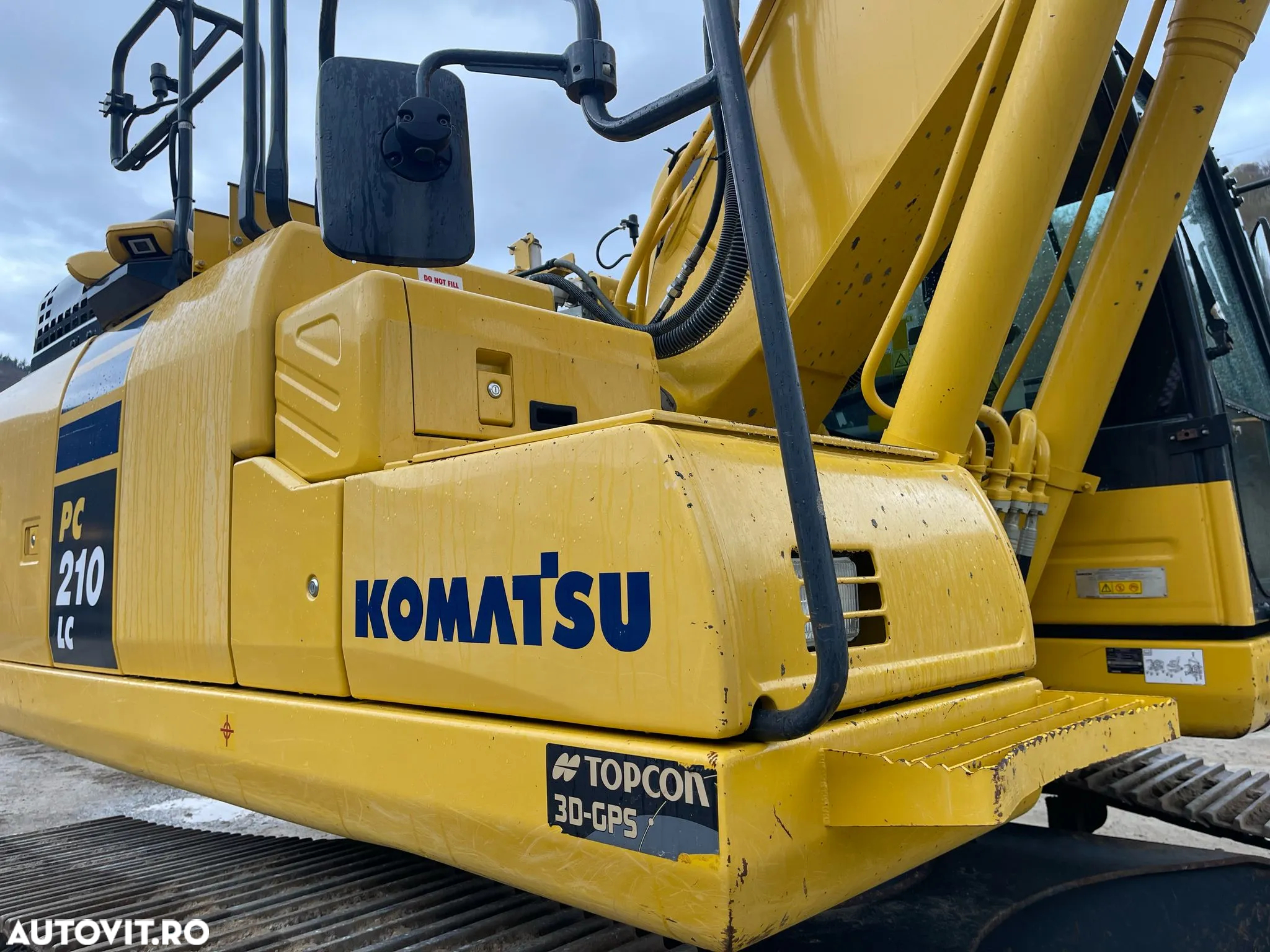 Komatsu PC 210LC-11 - 8