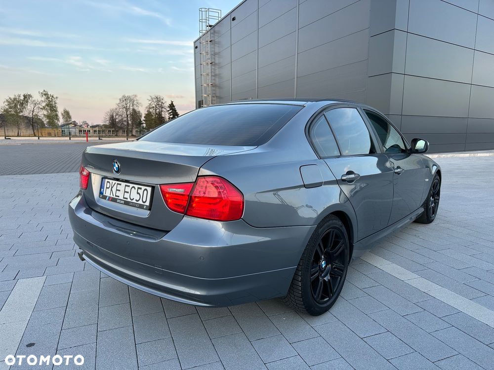 BMW Seria 3 320d DPF Edition Sport - 5