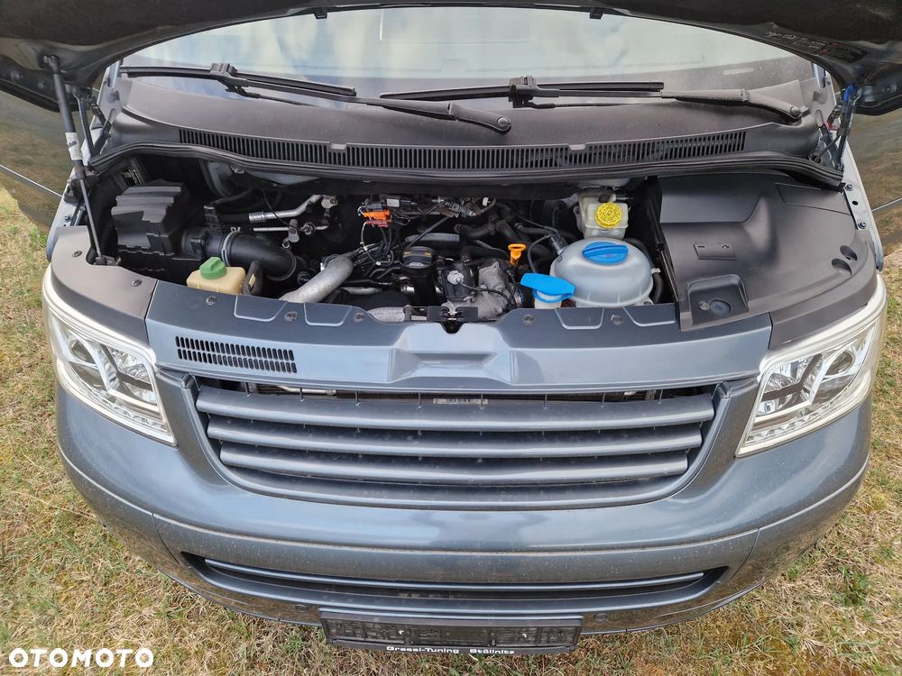 Volkswagen Multivan - 32