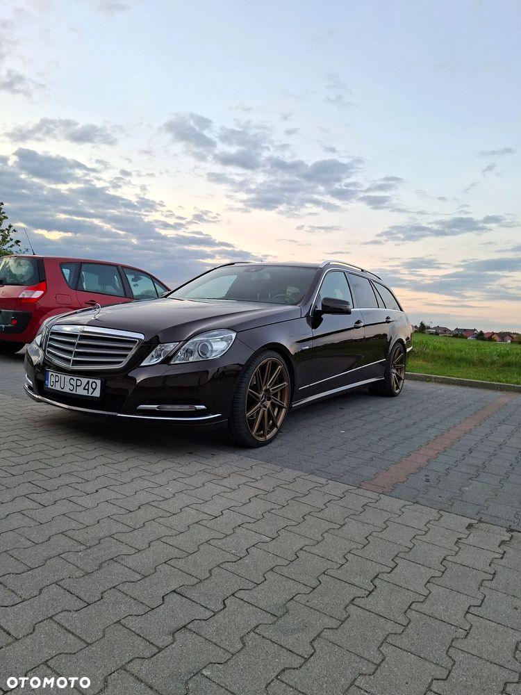 Mercedes-Benz Klasa E 200 CGI BlueEFFICIENCY Automatik - 31