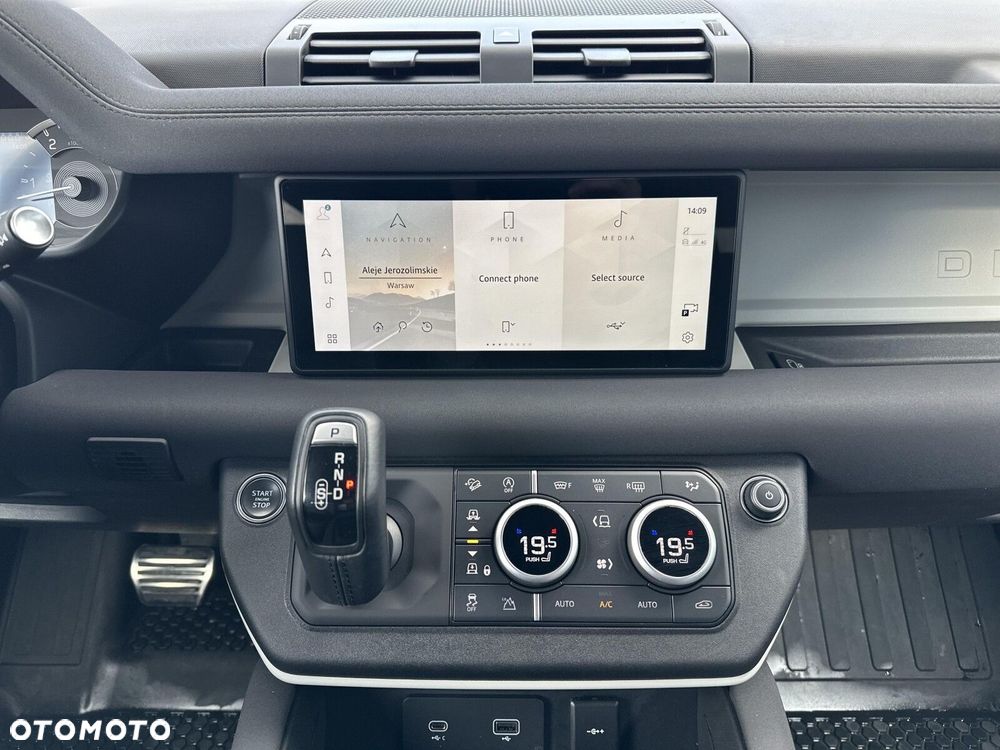 Land Rover Defender - 20