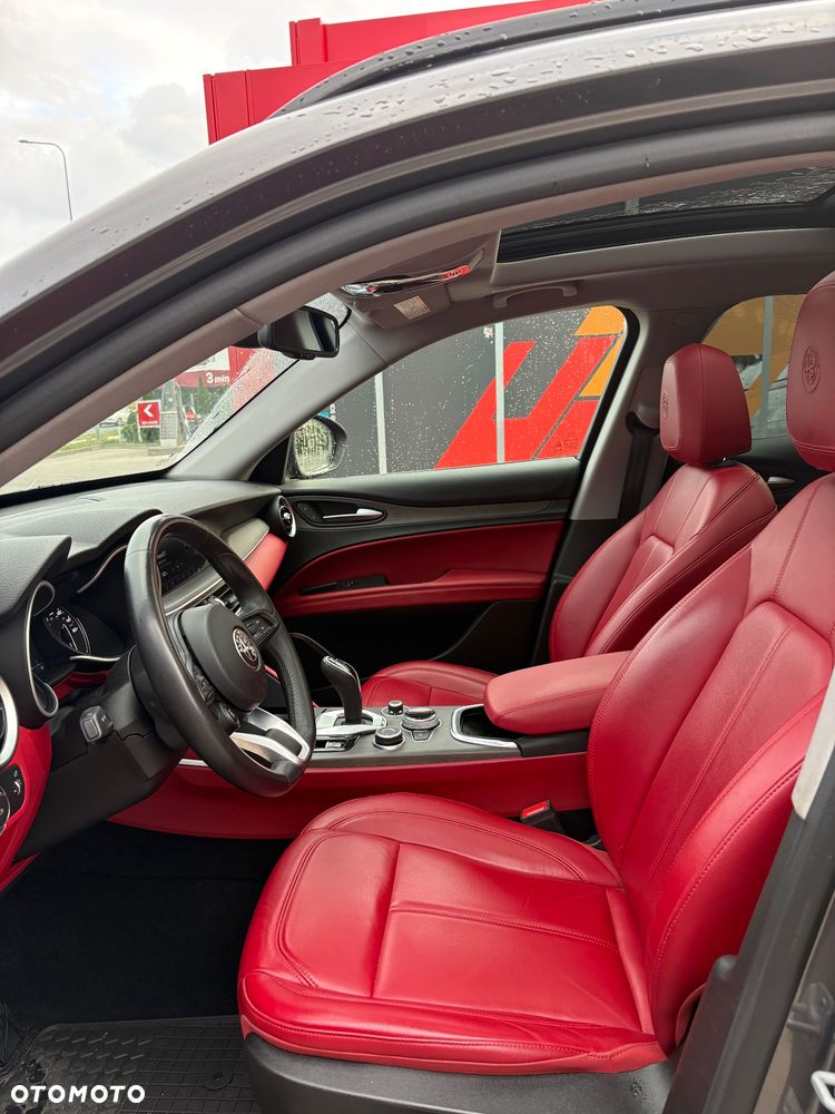 Alfa Romeo Stelvio 2.0 Turbo TI Q4 - 9