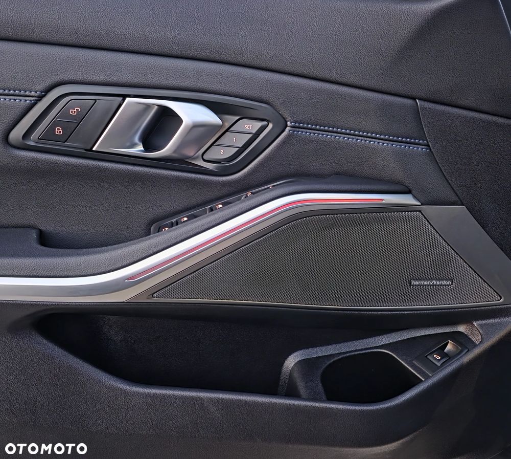 BMW Seria 3 330i xDrive M Sport - 40
