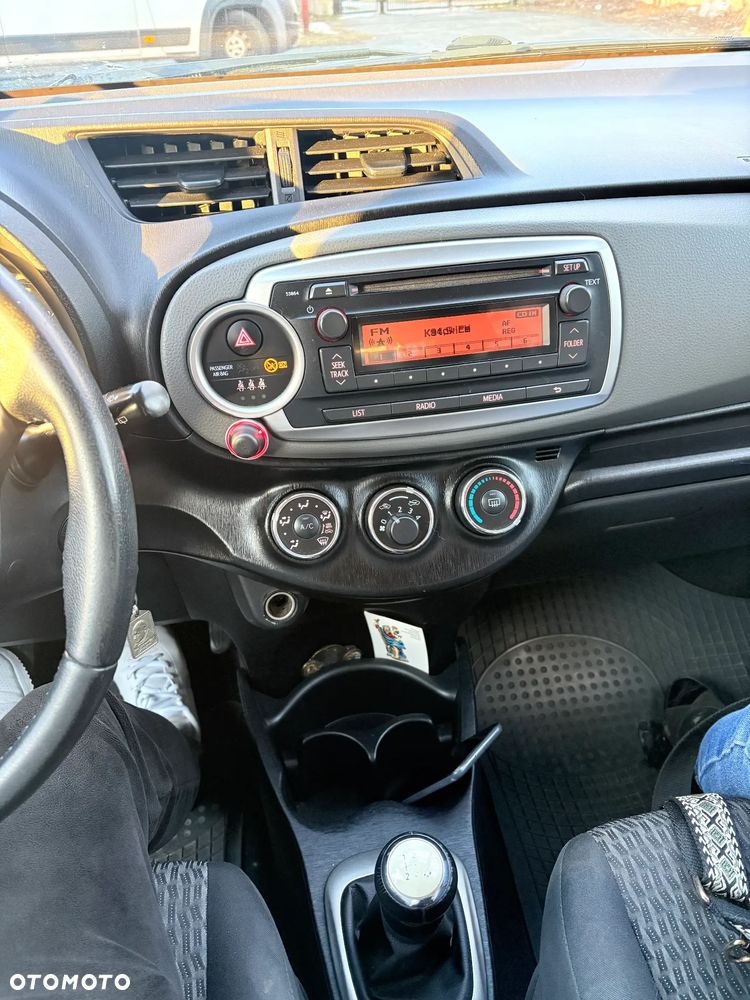 Toyota Yaris 1.0 Premium - 6