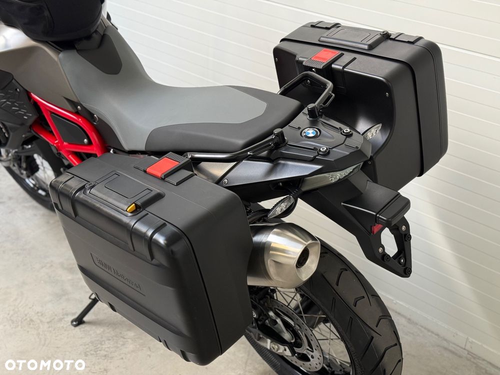 BMW F - 33
