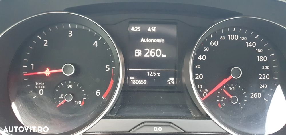 Volkswagen Passat 1.6 TDI Trendline - 9