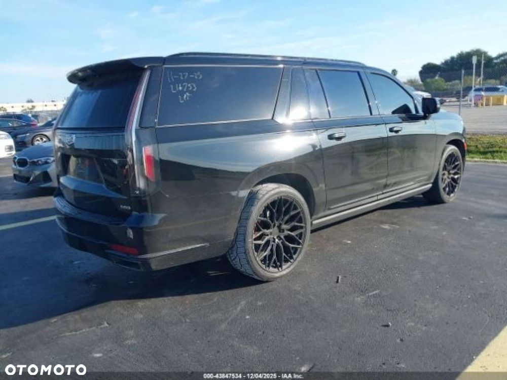 Cadillac Escalade - 5