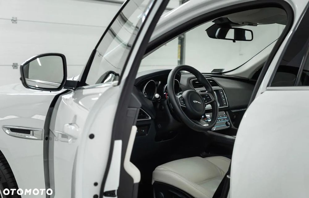Jaguar F-Pace 2.0 i4D RWD Prestige - 18
