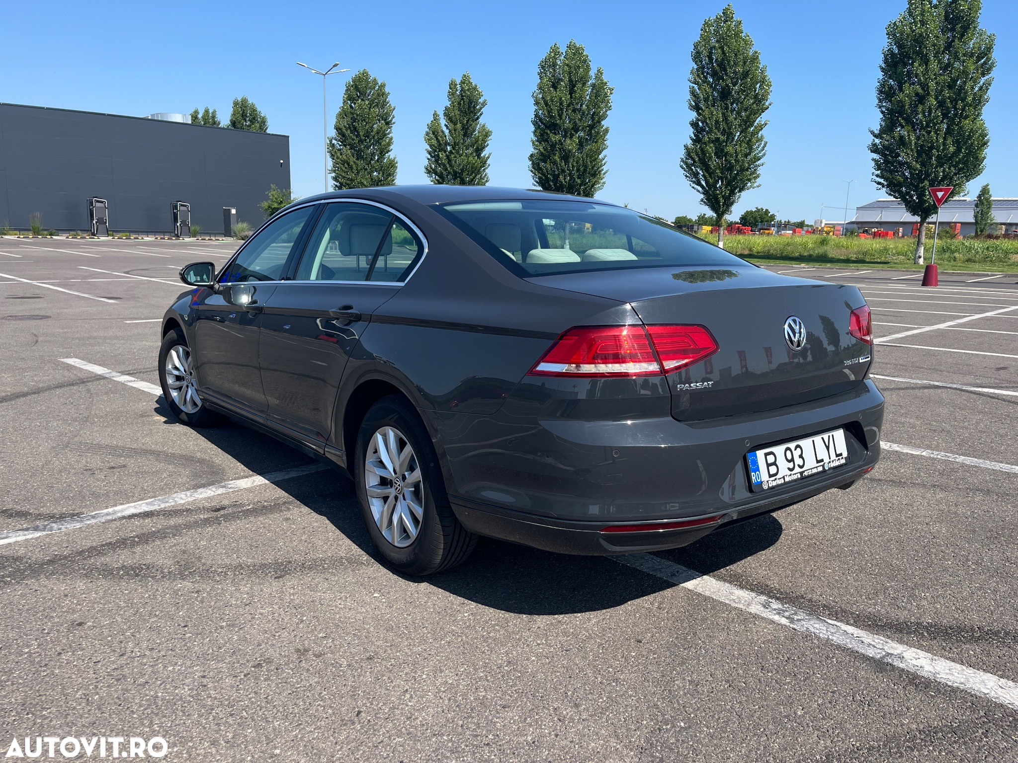 Volkswagen Passat 2.0 TDI Highline - 9