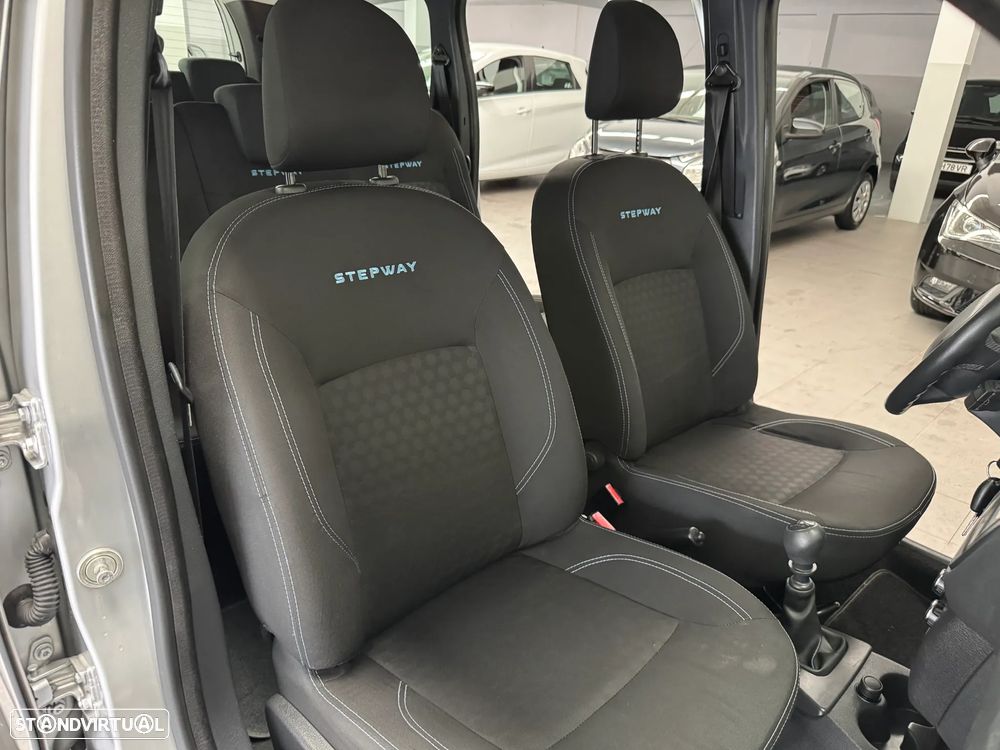 Dacia Lodgy dCi 110 Stepway - 19