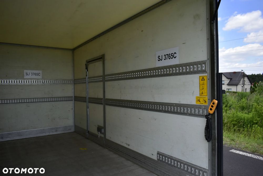 Mercedes-Benz Sprinter - 13