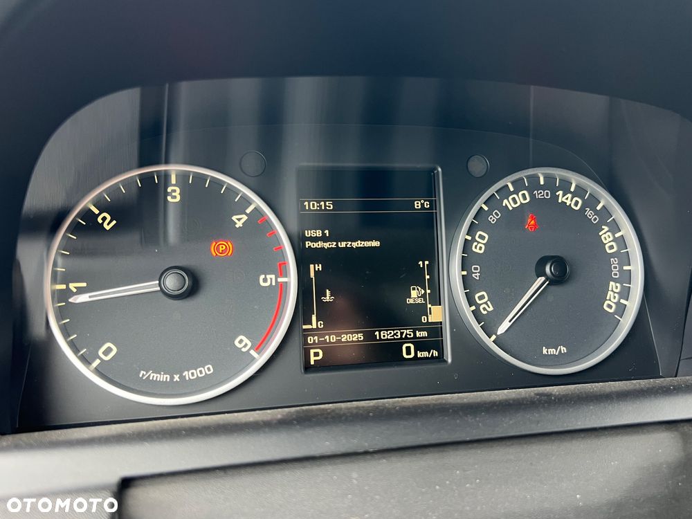 Land Rover Discovery IV 3.0 SD V6 HSE - 15