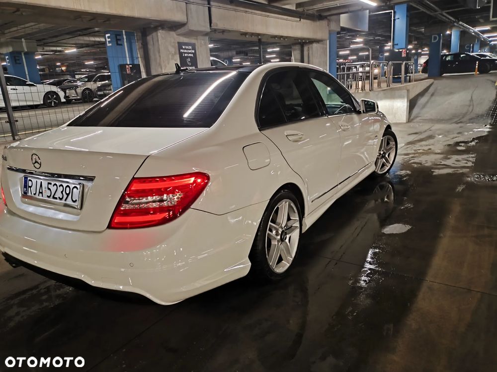 Mercedes-Benz Klasa C 200 CGI BlueEff Avantgarde - 3