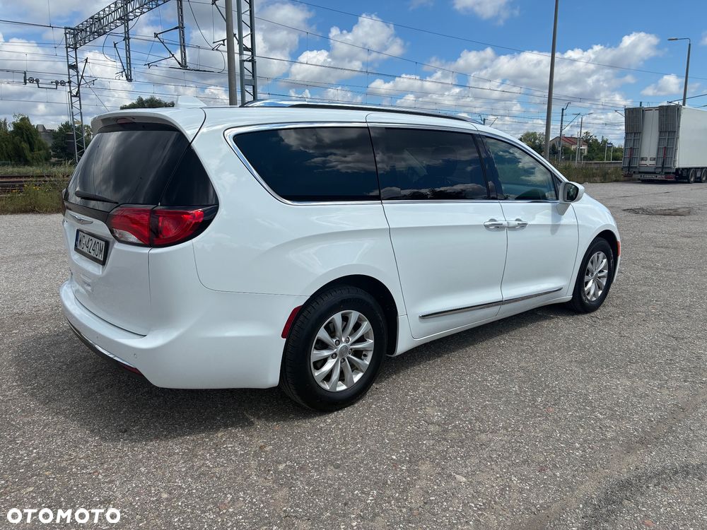 Chrysler Pacifica - 4