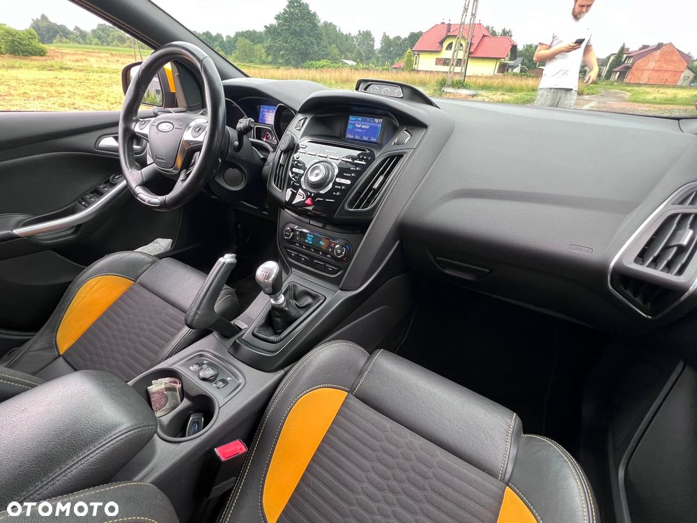 Ford Focus 2.0 EcoBoost ST - 9