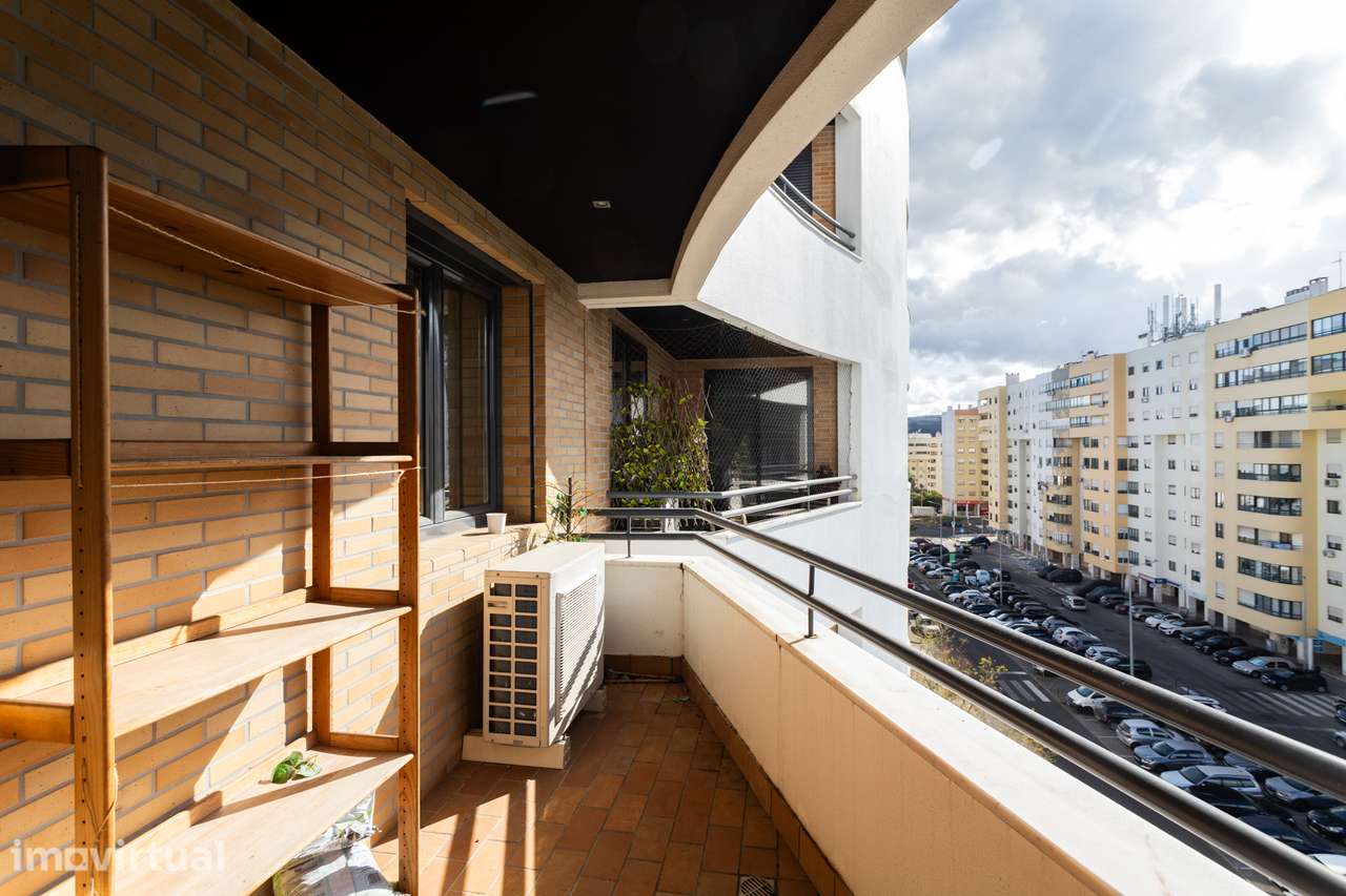 Apartamento T2 com 136 m², Varandas e Excelente Arrumação para Arrenda - Grande imagem: 5/42