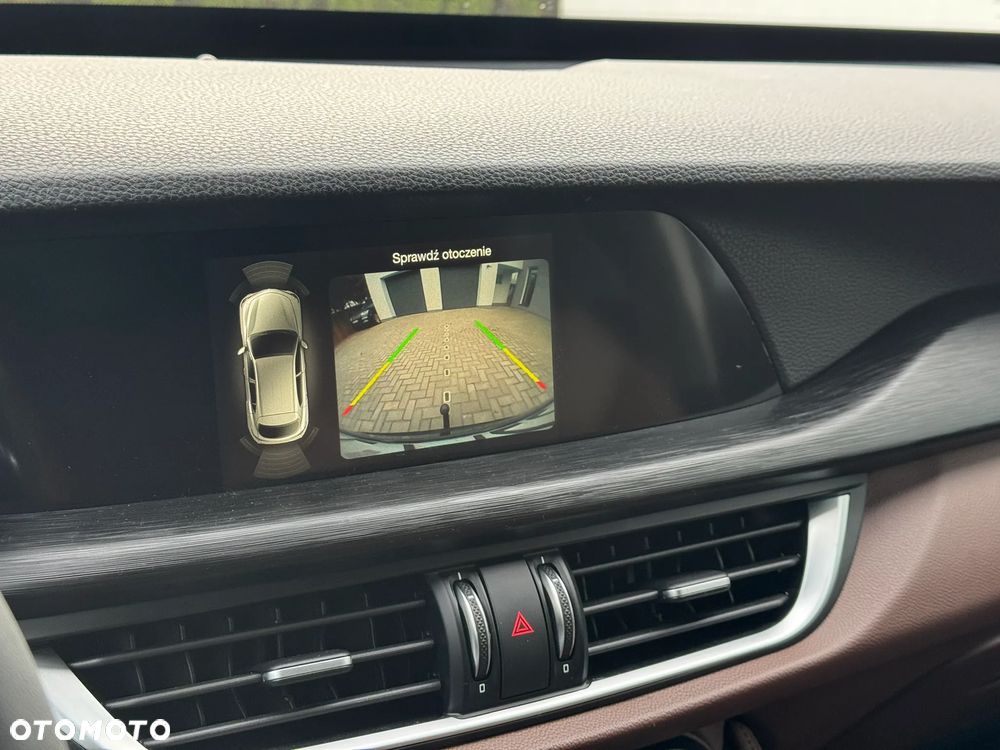 Alfa Romeo Stelvio 2.2 16V AT8 Business - 30