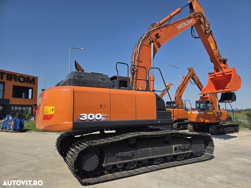 Hitachi ZX300LC-6, 2020, 8.155h, cupa NOUA 1,8m, 31,3 tone, protectie cabina, inst picon pe brate, gresare automata, lant 90% bun doar 700h deplasare, ad sapare 8m, motor Isuzu, 3 pompe hidr HITACHI, camera spate si laterale, STARE BUNA, 94.900 Eur+Tva - 14