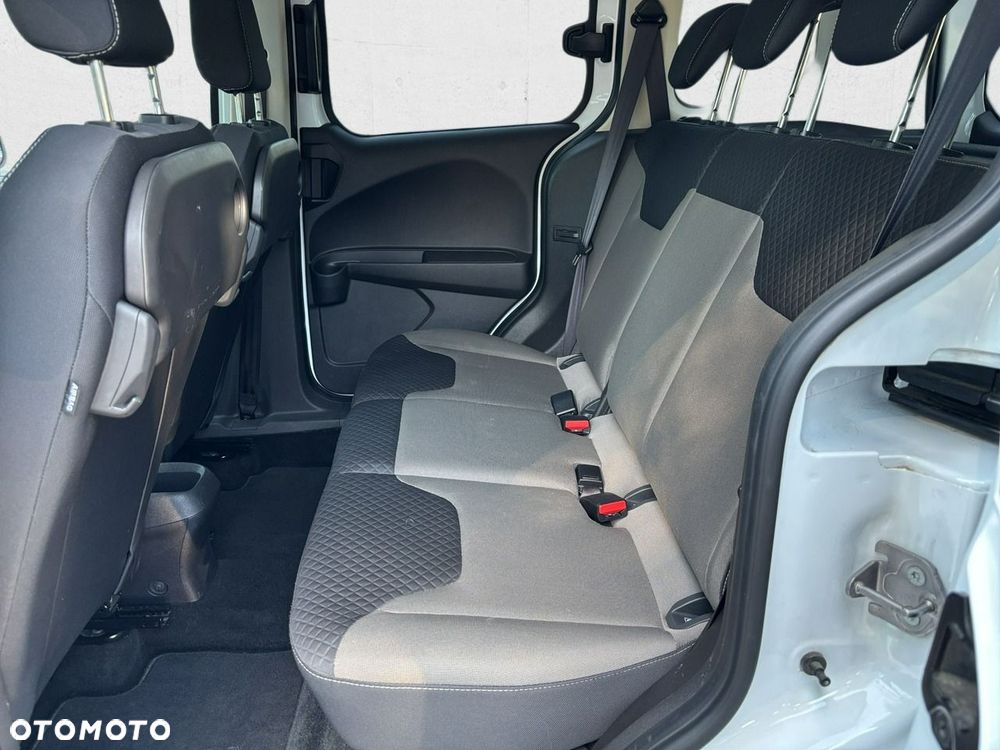 Ford Tourneo Courier - 21