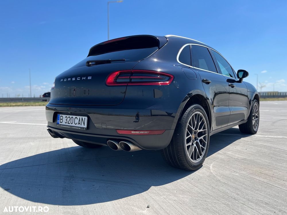 PORSCHE Macan