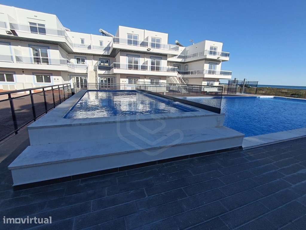 Apartamentos T2 e T4 em condomínio privado com piscina junto à Prai... - Grande imagem: 4/19