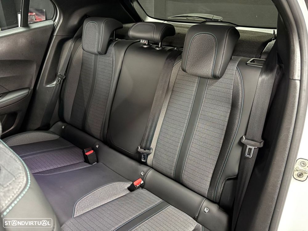 Peugeot 2008 1.2 PureTech Allure EAT8 - 20