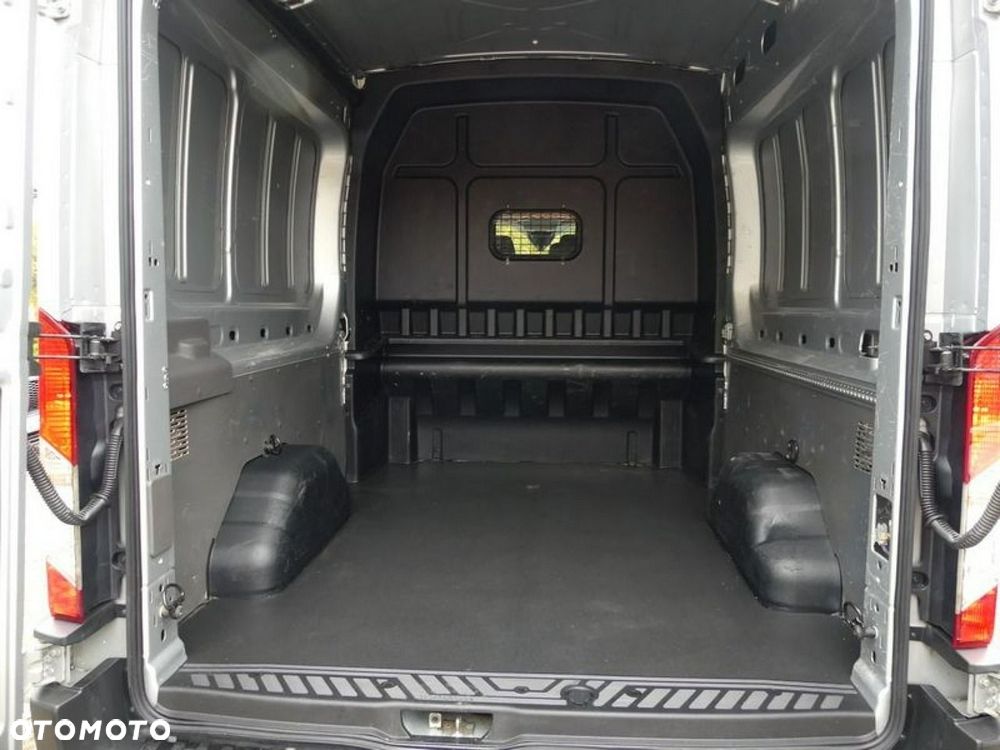 Ford Transit - 12