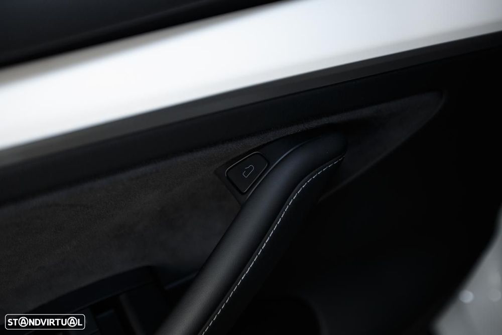 Tesla Model Y Performance Tração Integral - 17