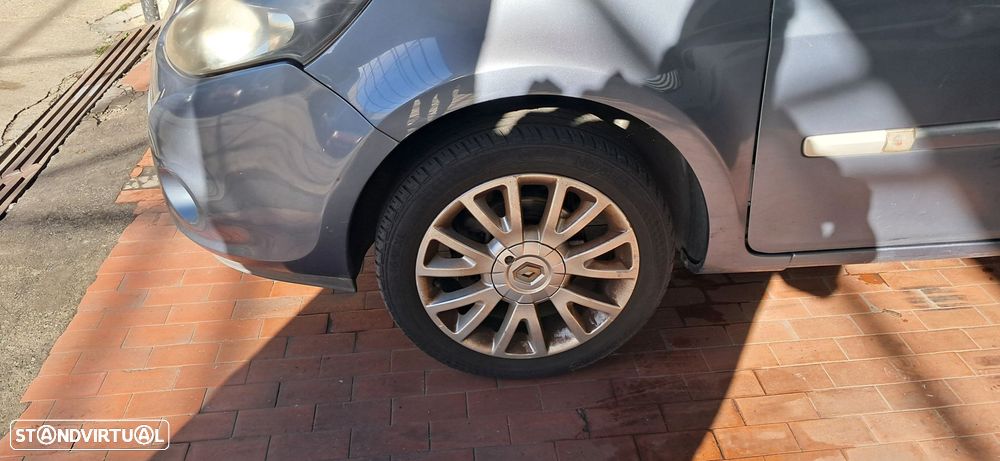 Renault Clio 1.2 16V Confort - 2