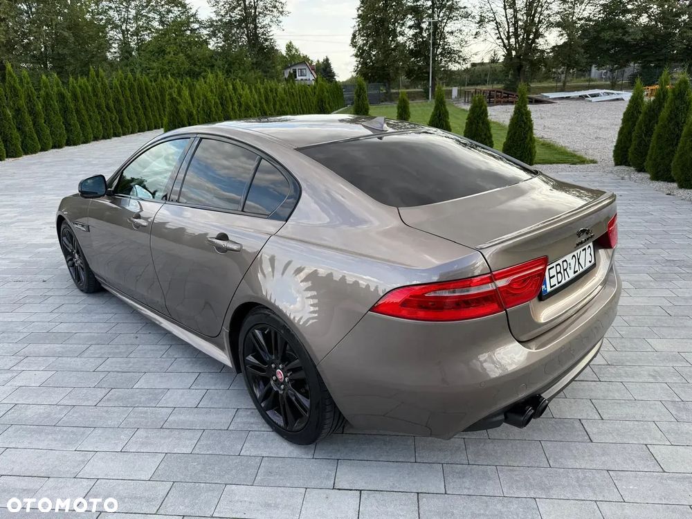 Jaguar XE 2.0 D R-Sport - 16