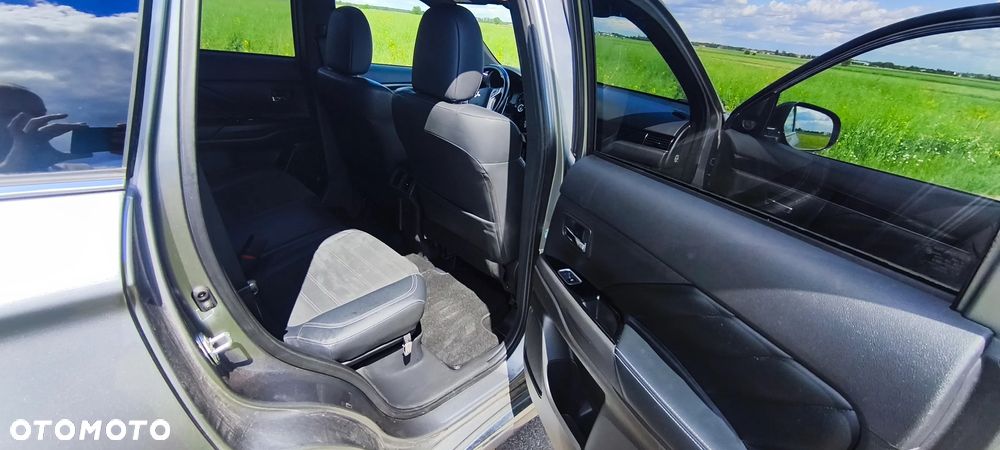 Mitsubishi Outlander 2.4 4WD Top - 14