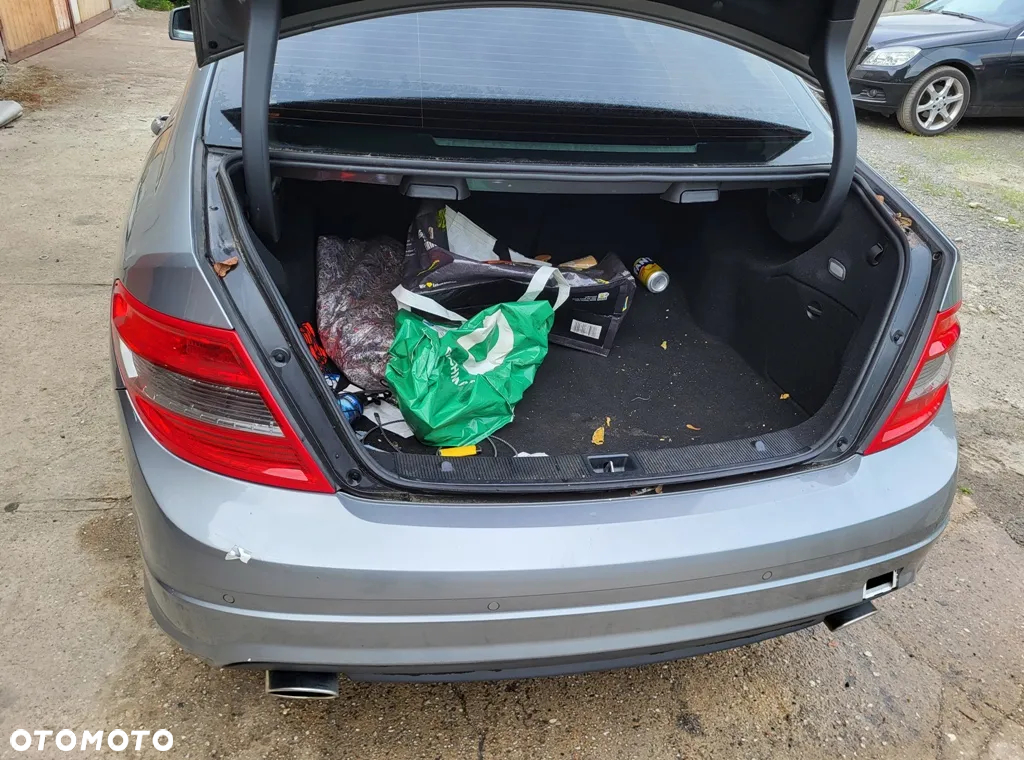 Mercedes-Benz Klasa C 300 7G-TRONIC - 15