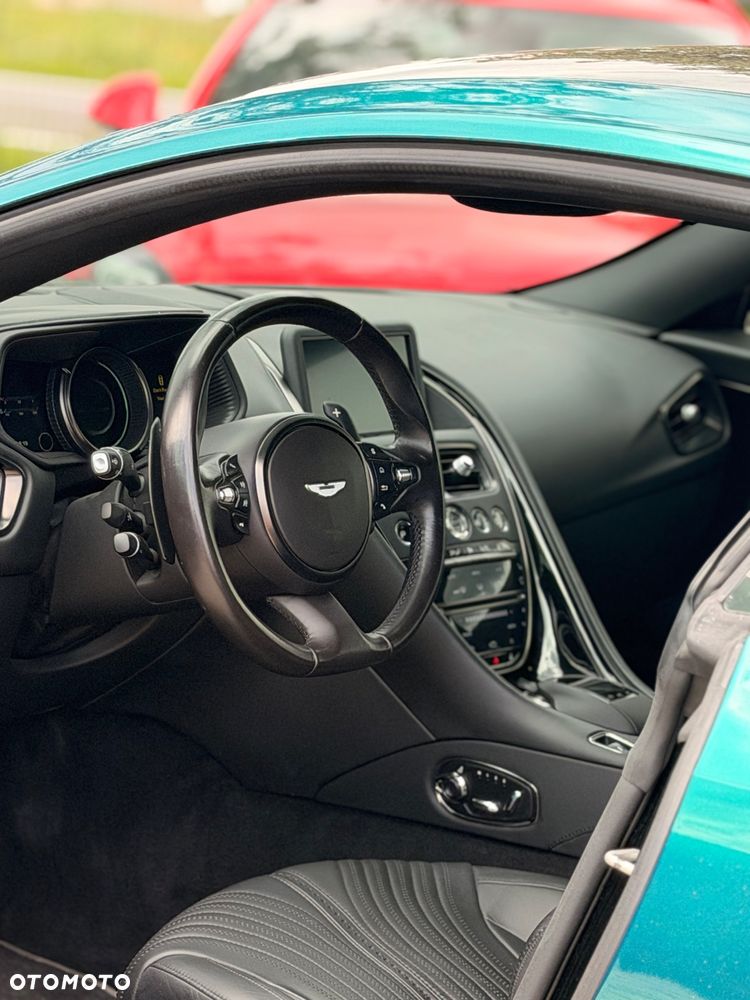 Aston Martin DB11 - 8