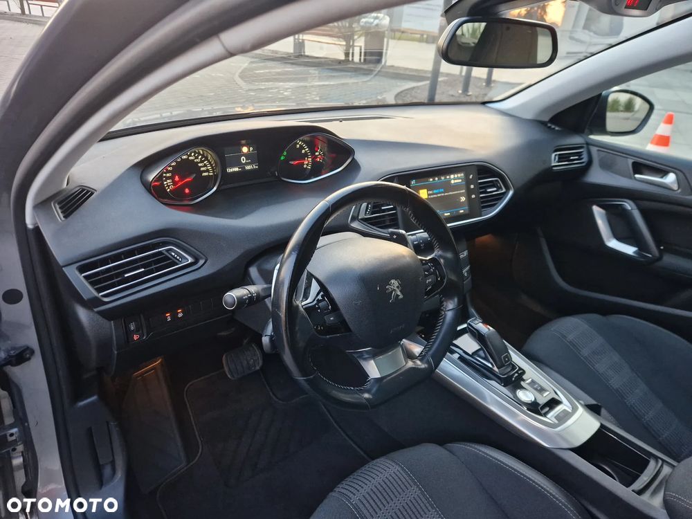 Peugeot 308 1.2 PureTech Allure S&S EAT8 - 11