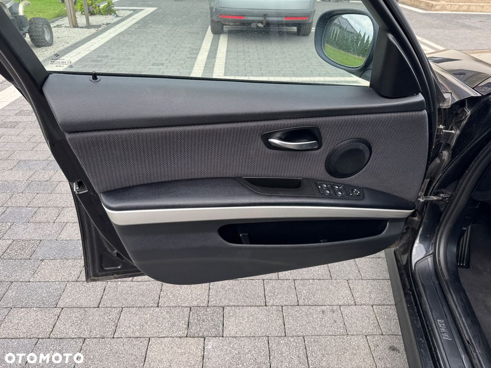 BMW Seria 3 318d - 23