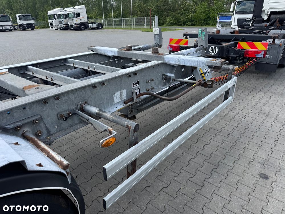 Schmitz Cargobull PRZYCZEPA BDF TANDEM OCYNK mało używana - 9