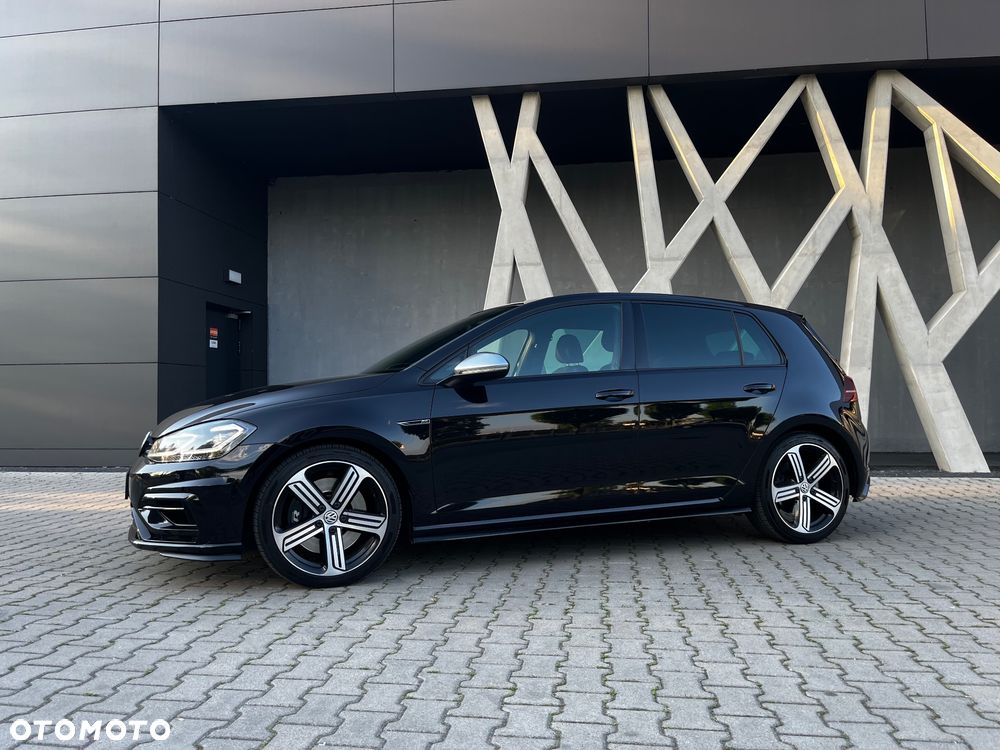 Volkswagen Golf - 1