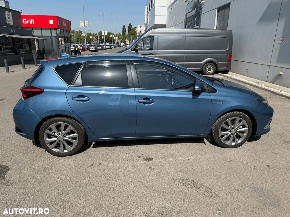 Toyota Auris 1.8 L VVT-i HSD Sol + - 5