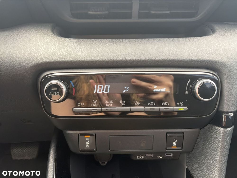 Toyota Yaris Hybrid 1.5 Style - 10