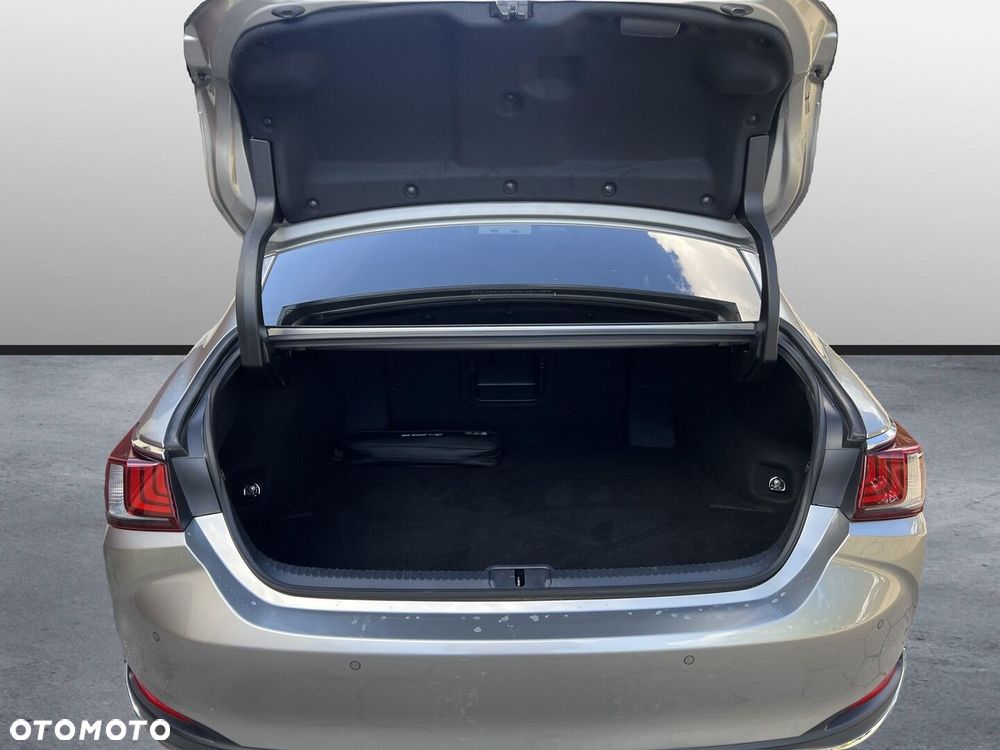 Lexus ES 300h Business Edition - 19