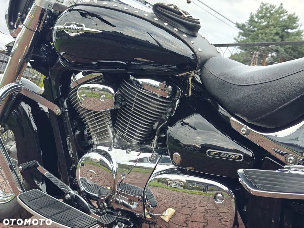 Suzuki Intruder - 34