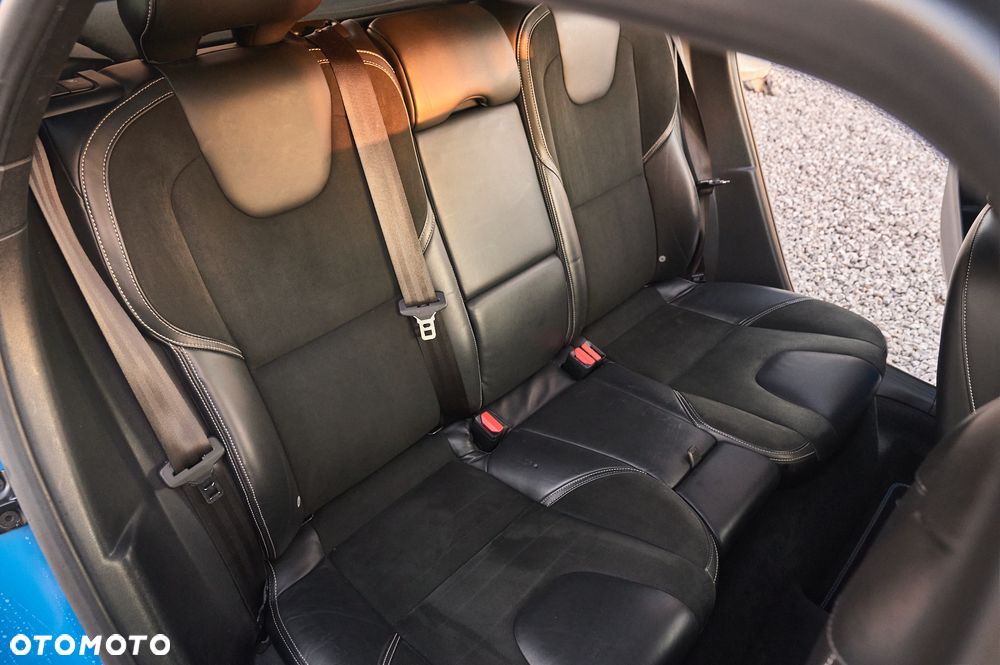 Volvo V40 D3 R Design - 29