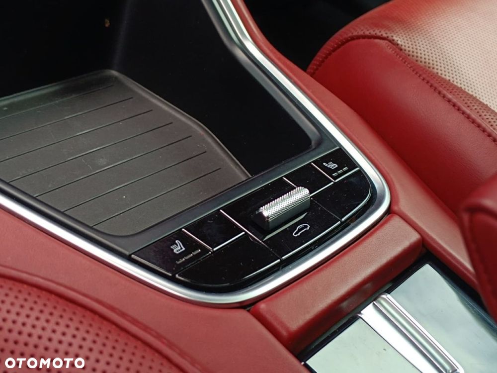 Porsche Panamera - 23