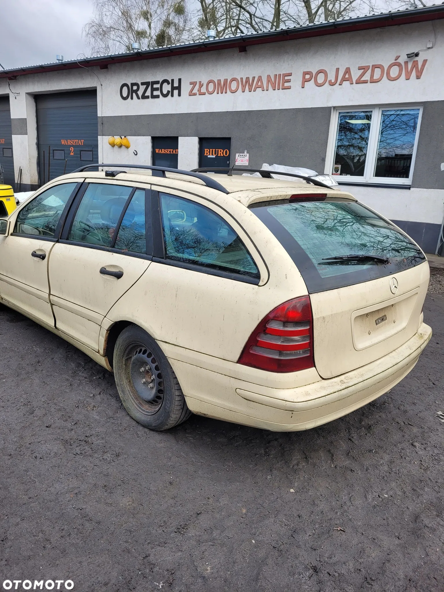 Części Błotniki/zderzak przód- Mercedes C200 2148 85kW diesel 2002r. - 3