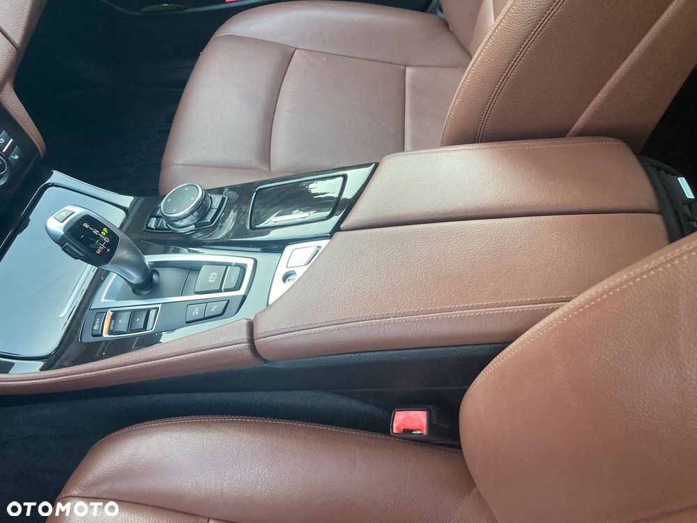 BMW Seria 5 535i xDrive - 11