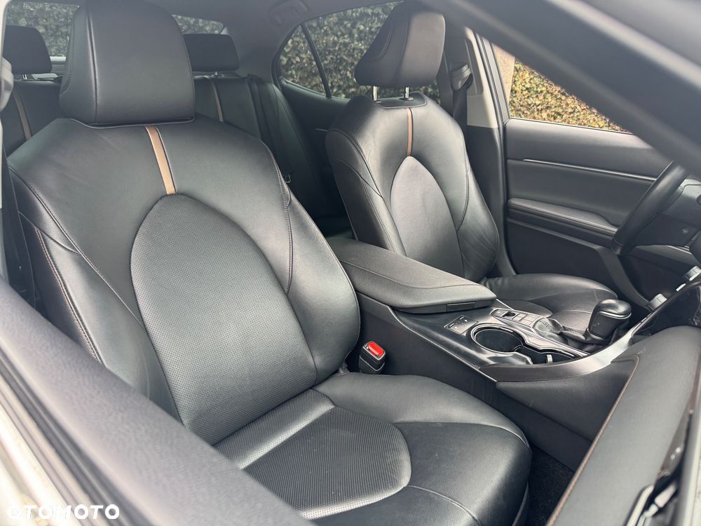 Toyota Camry 2.5 Hybrid Executive CVT - 14