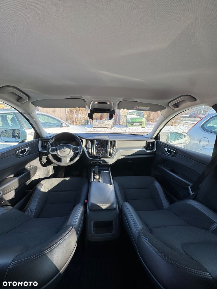 Volvo XC 60 T4 Momentum Pro - 9