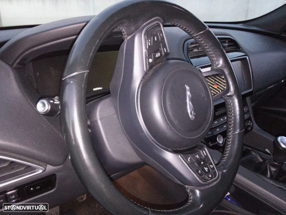 Jaguar F-Pace 20d Prestige - 12