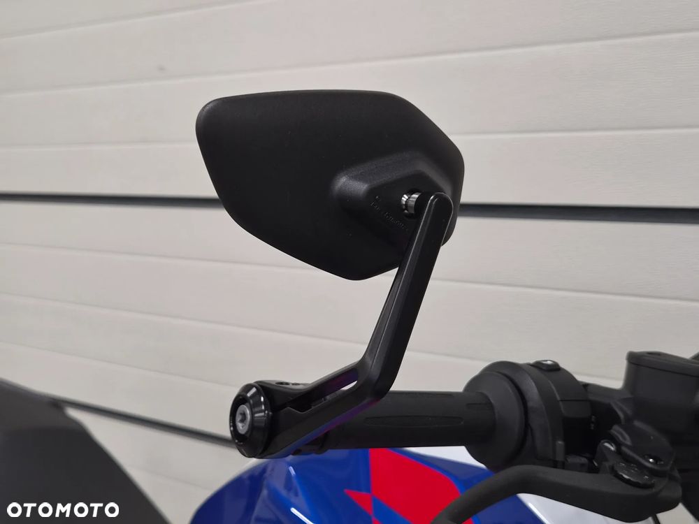 BMW F - 17